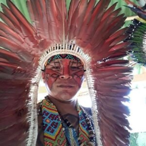 indio con plumas rapé Marachimbé