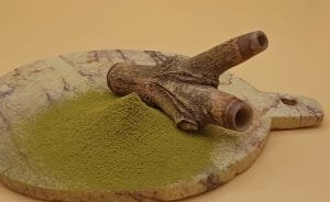 Rapé Awiry de la apurina en un playyer con un kuripi